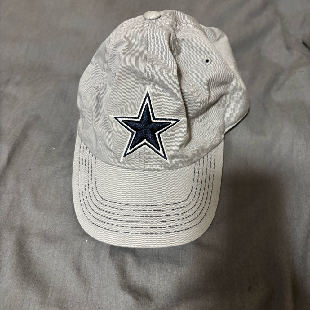 Embroidered Star Baseball Cap in Light Gray and Navy